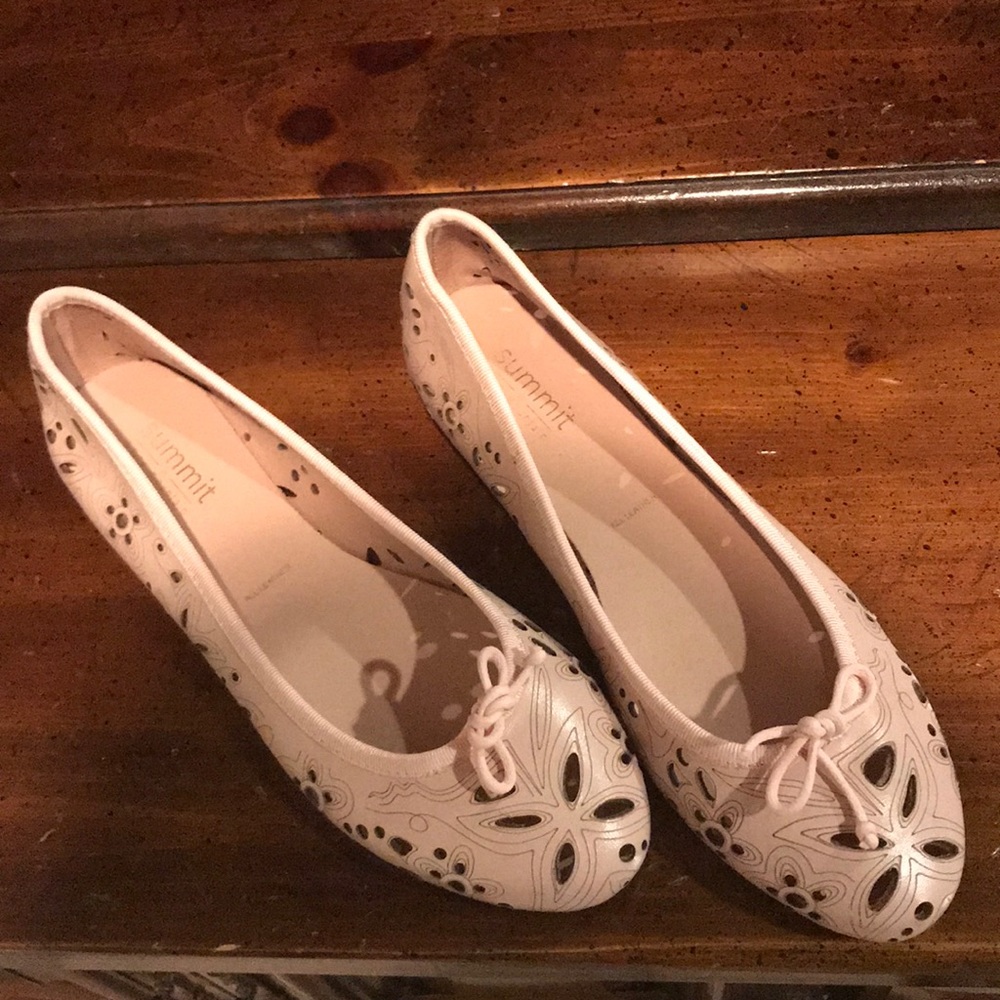 Summit signature flats leather